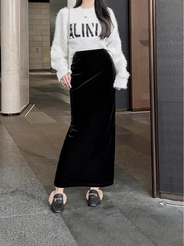 Golden Velvet High-Waist Slit Skirt: Retro Slimming Drape for Women, Spring-Autumn 2026