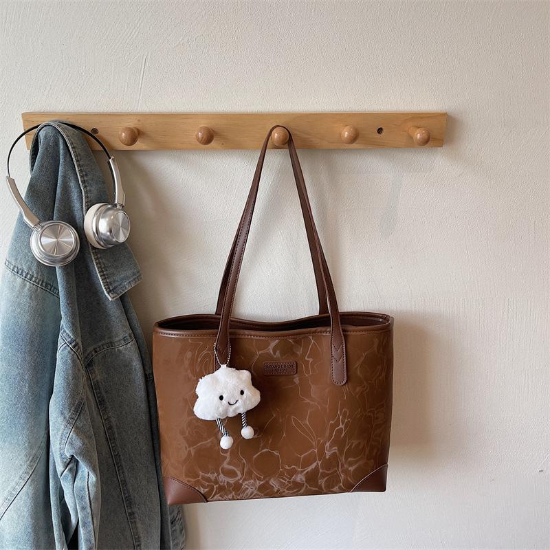 

Large-capacity tote women s bag autumn new fashion contrasting colors niche simple work commuter bag shoulder bag коричневый