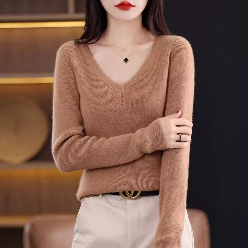 Autumn new large V-neck knitted sweater women's slim-fitting long-sleeved sweater with a sense of collarbone design and a bottoming shirt inside