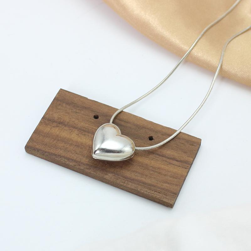New Ladies Alloy Simple Heart Pendant Fashion Thin Chain Necklace Korean Popular Women Charm Collar Jewelry Party Gift