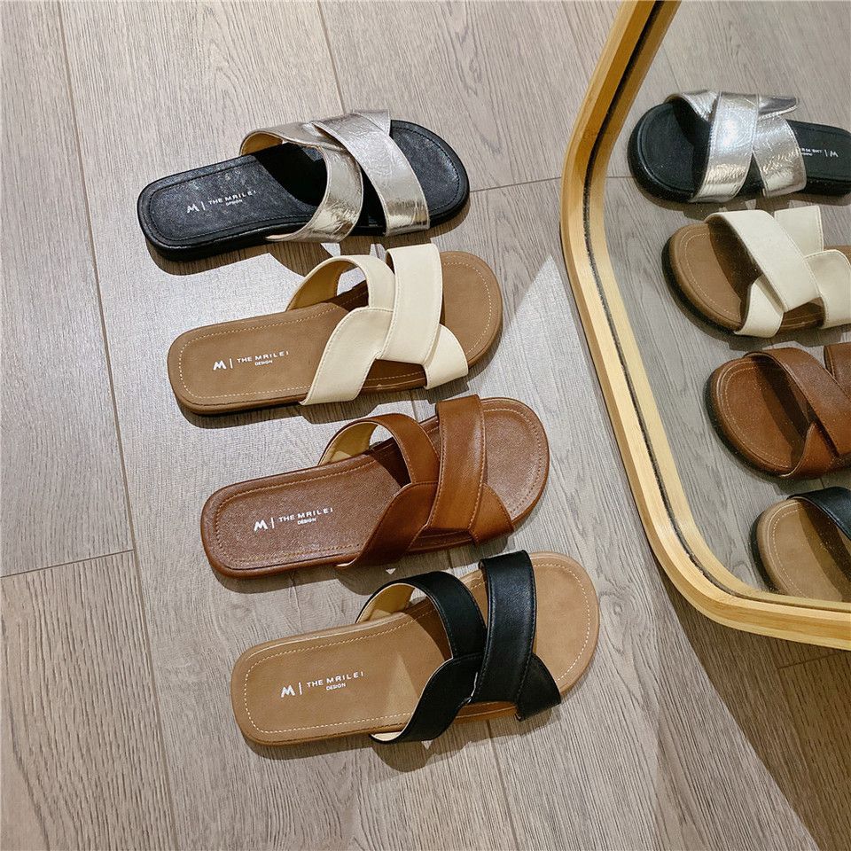 2025 new summer soft-soled one-word cool slippers women's fashion Korean version of versatile flat-bottomed beach shoes women's shoes