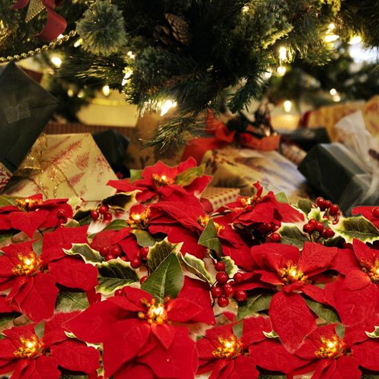 Fireplace String Light Garland LED Warm Light Wireless Christmas Wreath Garland with Flowers Holiday Decoration