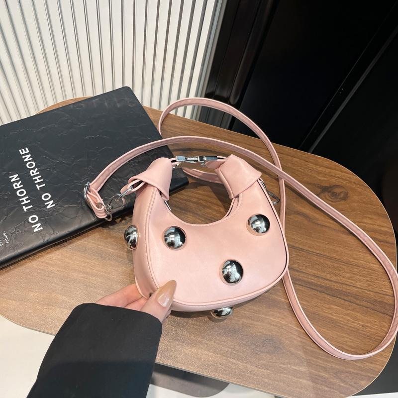 

Новая дизайнерская сумочка в иностранном стиле 2025 года, модная и повседневная наплечная сумка-мессенджер, персонализированный красный конверт с ртом, сумка подмышку. розовый