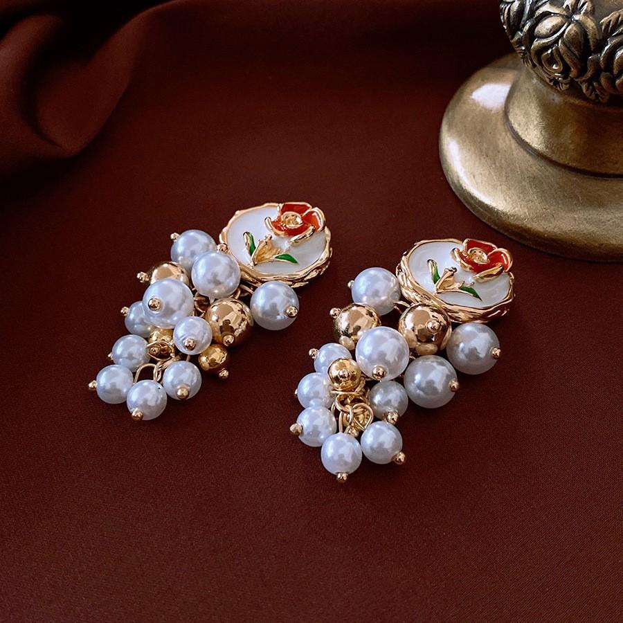 Medieval Silver Needle with Diamonds, Dripping Oil, Flower Pearl Earrings, Temperament, Court Style Stud Earrings, Light Luxury and High-end Earrings.