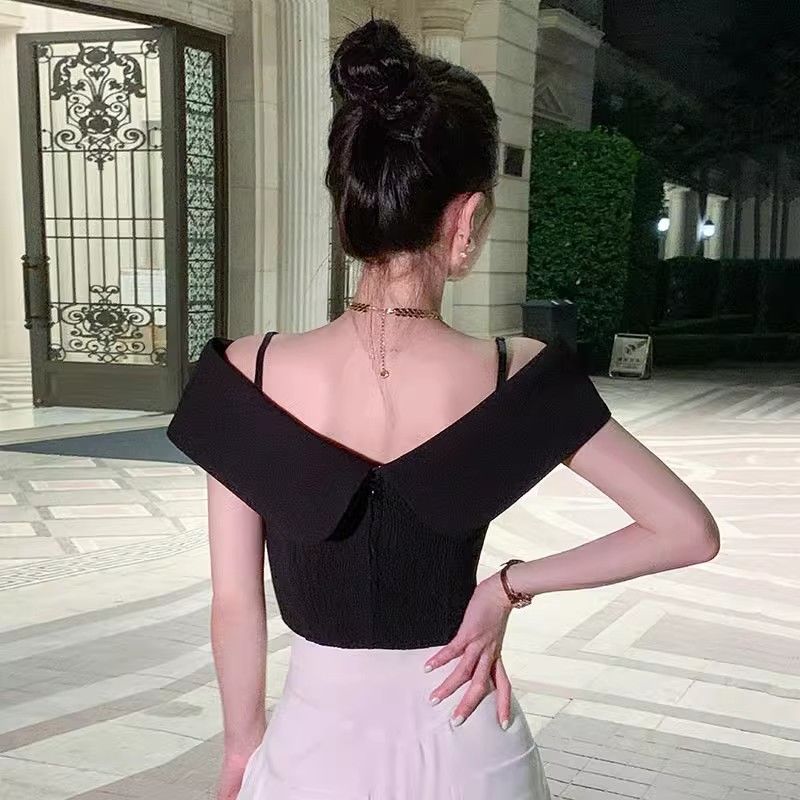 Elegant Black Retro Rose Off-shoulder Top for Women's Summer Mature and Charming Revealing Back Short-sleeved Shirt