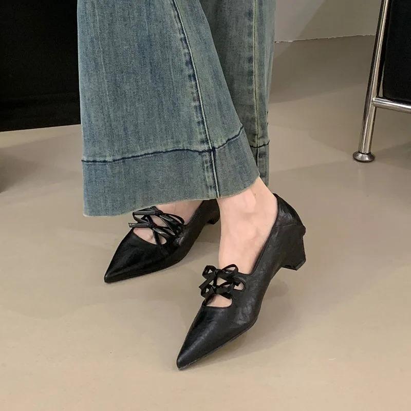 Mode Elegant Spitzschuh Doppelschleife High Heels Damen Mode Ausgehöhlte Flache High Heels Bequeme Weiche Leder Schuhe mit niedrigem Absatz