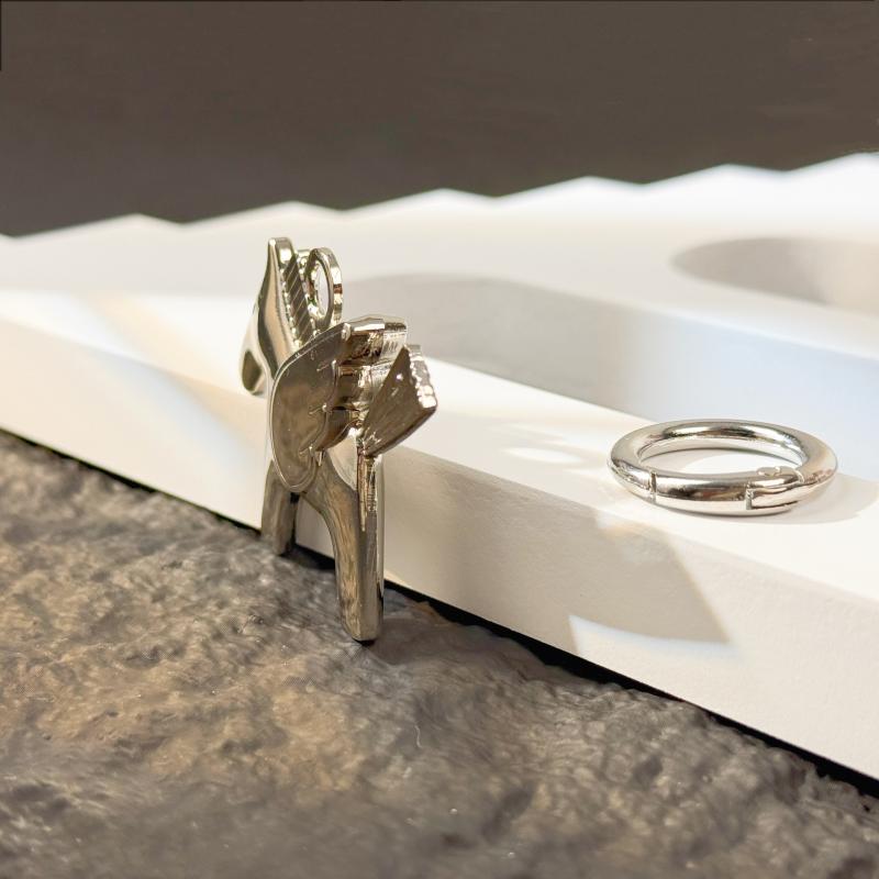 Exquisite Alloy Horse Keychain Pendant For Ladies  Pegasus Bag Lock Ornaments Creative Bag Decoration Accessories Gifts