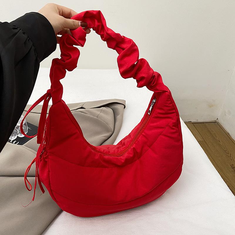 

Повседневная нейлоновая сумка большой вместимости женская 2025 новая осенне-зимняя универсальная ins сумка-мессенджер на плечо под мышку