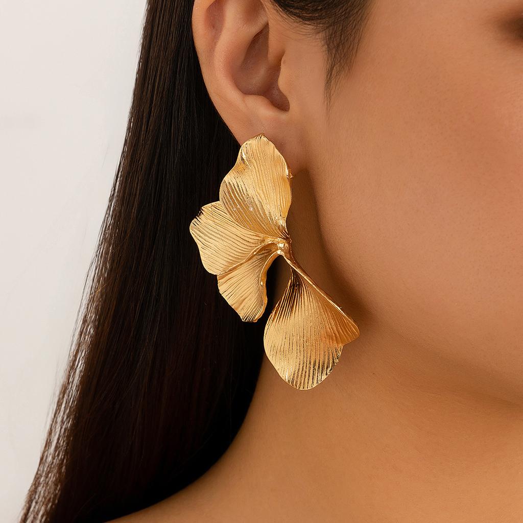 Exaggerated Big Maple Leaf Stud Earrings for Women Trendy Punk Geometric Piercing Earrings Grunge Jewelry Steampunk New