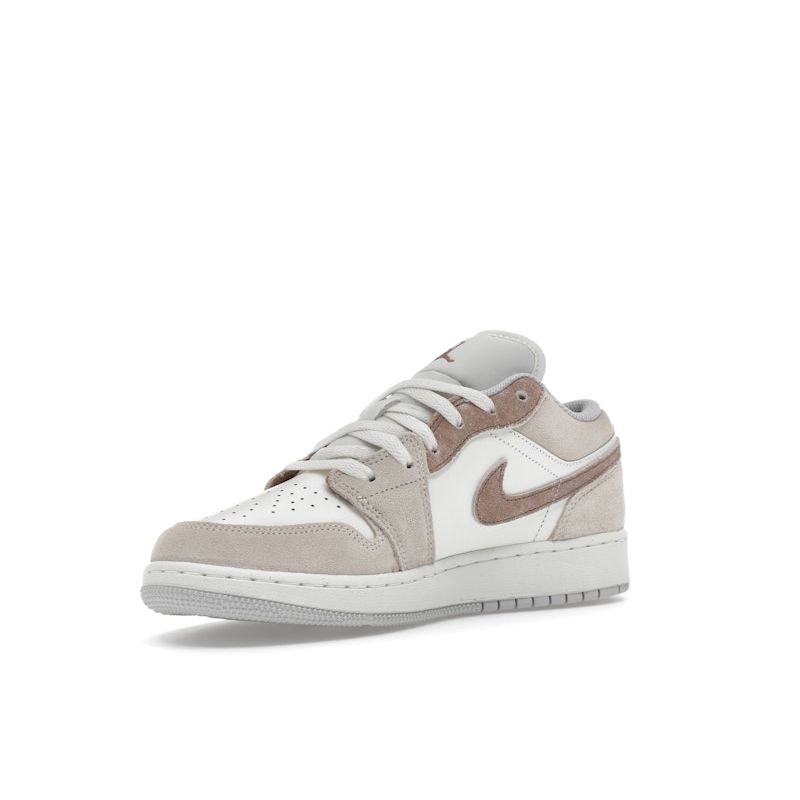 Air Jordan 1 Low SE GS Sail Archaeo Brown Buty dla Dzieci Kremowy Legendarny Jasnobrązowy Neutralnoszary HF1863-200
