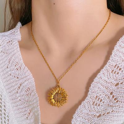 Vintage Metal Engraved Sunflower Pendant Necklace for Women Creative Jewelry Accessories