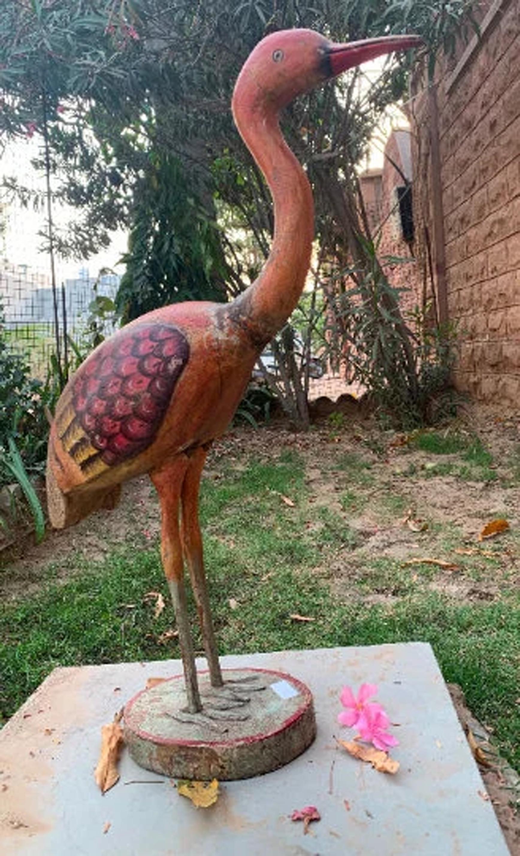 Vintage Hand-Painted Wooden Crane Statue: Indian Home Decor 16” X 8” X 24” (l x w x h) разноцветный