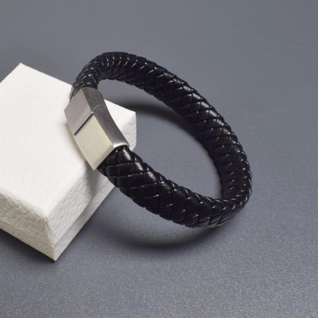 Punk Stainless Steel Magnetic Buckle Hand Woven Wide and Thick Leather Rope Bracelet Men Luxury Jewelry Gift