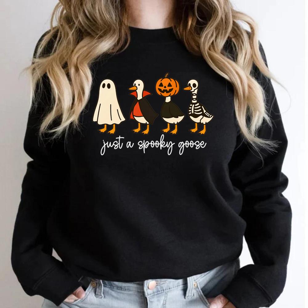

Just A Spooky Goose Halloween Sweatshirt Funny Halloween Goose Hoodie Long Sleeve Unisex Sweatshirts Cute Horror Graphic Hoodies S чорний