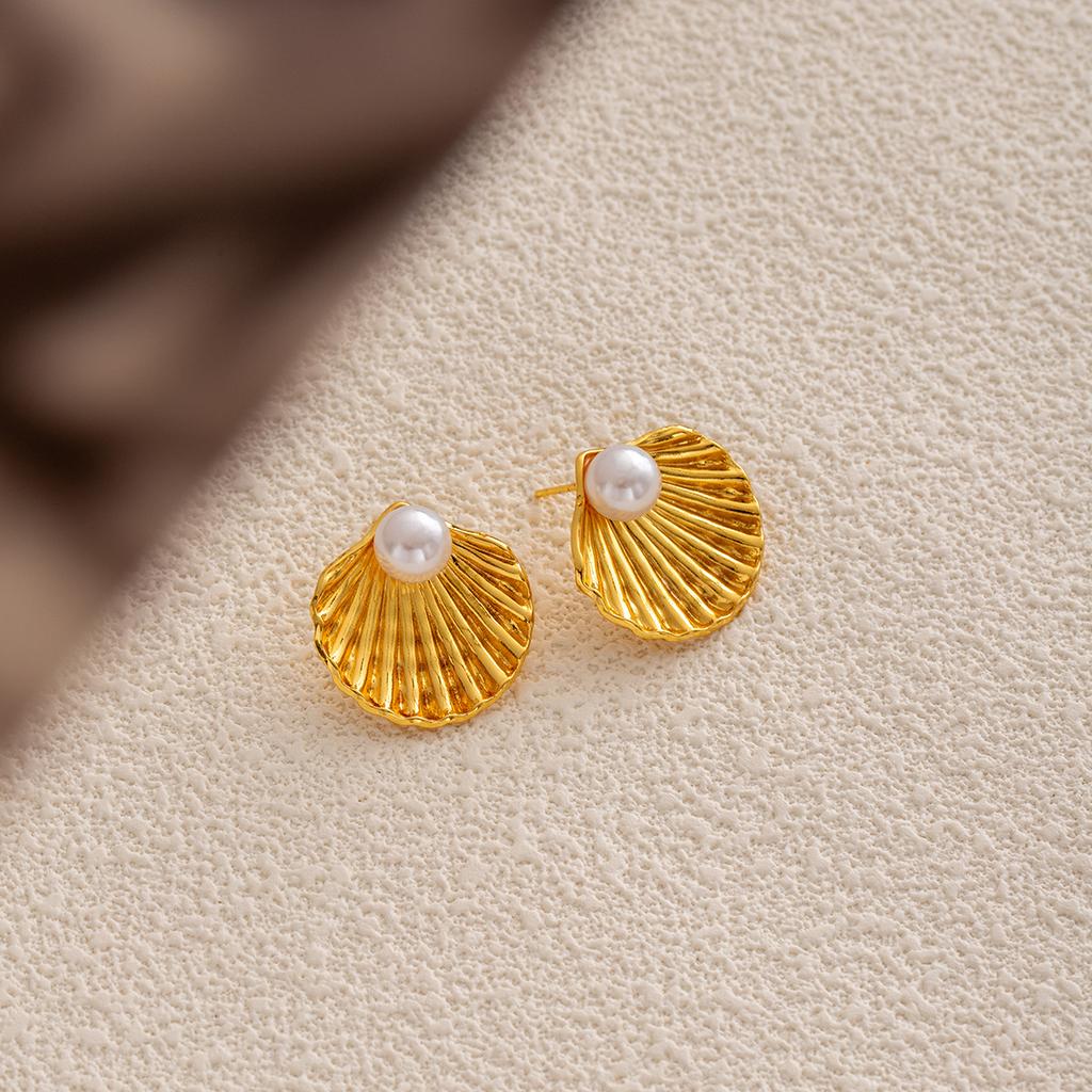 Retro Texture Pearl Earrings Exaggerated Stainless Steel Metal Wind Flower Stud Earrings Temperament Niche Design Earrings