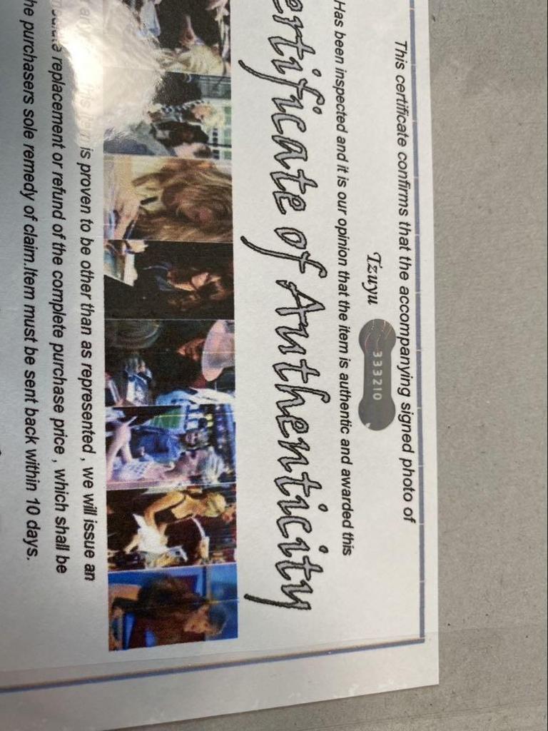 [USED] TWICE Tzuyu autographed postcard