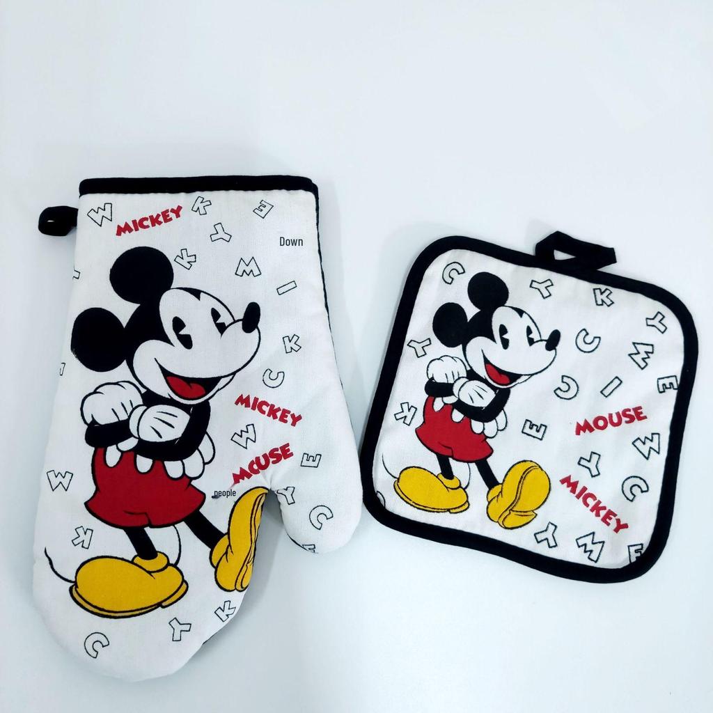 Mickey Mouse Cartoon Heat-Resistant Baking Set: Cute 2-Piece with Gloves & Coaster