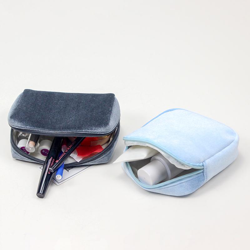 Designer Velvet Travel Cosmetic Bag with Embroidery Logo Custom Toiletry Pouch Bag for Promotion Travel Makeup Bag