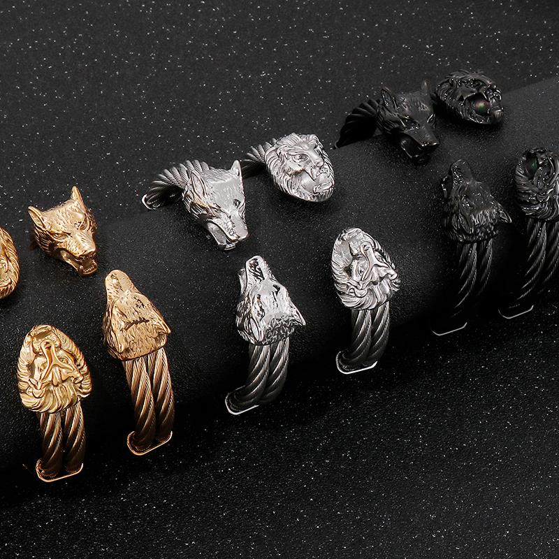 Gotisch Goldfarbe Edelstahl Wolf Löwenkopf Offener Armreif Manschettenarmband für Mann Herren Männlich am Handgelenk Schmuck Zubehör