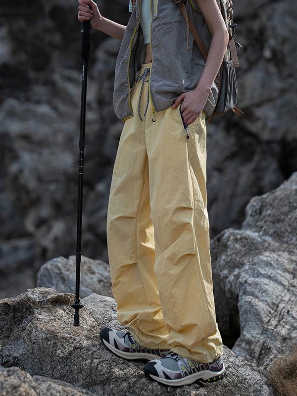 Windproof & Waterproof Quick-Dry Cargo Pants for Petite Women - American Style Outdoor Spring & Autumn Hiking.