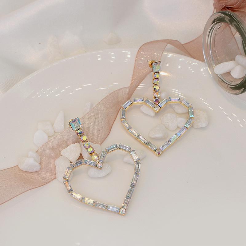 Colorful Retro Gemstone Heart Stud Earrings - Fashionable, Versatile, Light, and Exaggerated Design for Women.