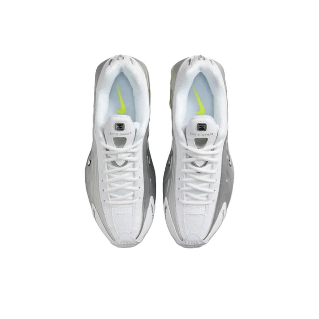 Nike Baskets Shox R4 Blanc Argent Métallisé Femme Volt AR3565-102