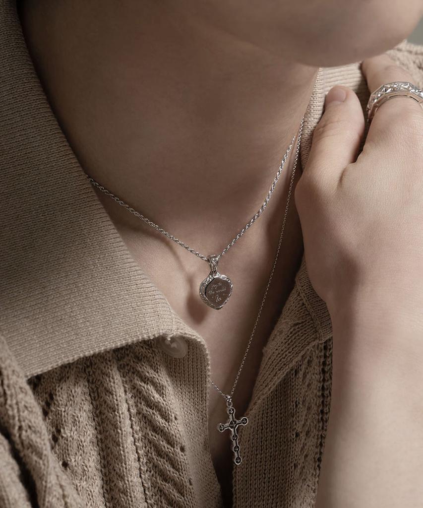 Vivus Olive Engraved White Gold Silver Necklace