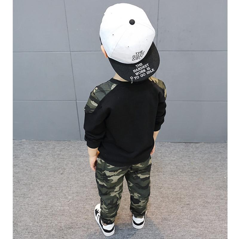Jesienne garnitury dla chłopców i dzieci Wzór kamuflażowy Koszulka z długim rękawem, casualowa Koszulka z długim rękawem i spodnie Garnitur dwuczęściowy