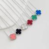 Collana Quadrifoglio Dorato Double-Sided: Elegante Gioielleria Colorfast in Acciaio Titanio per Donne