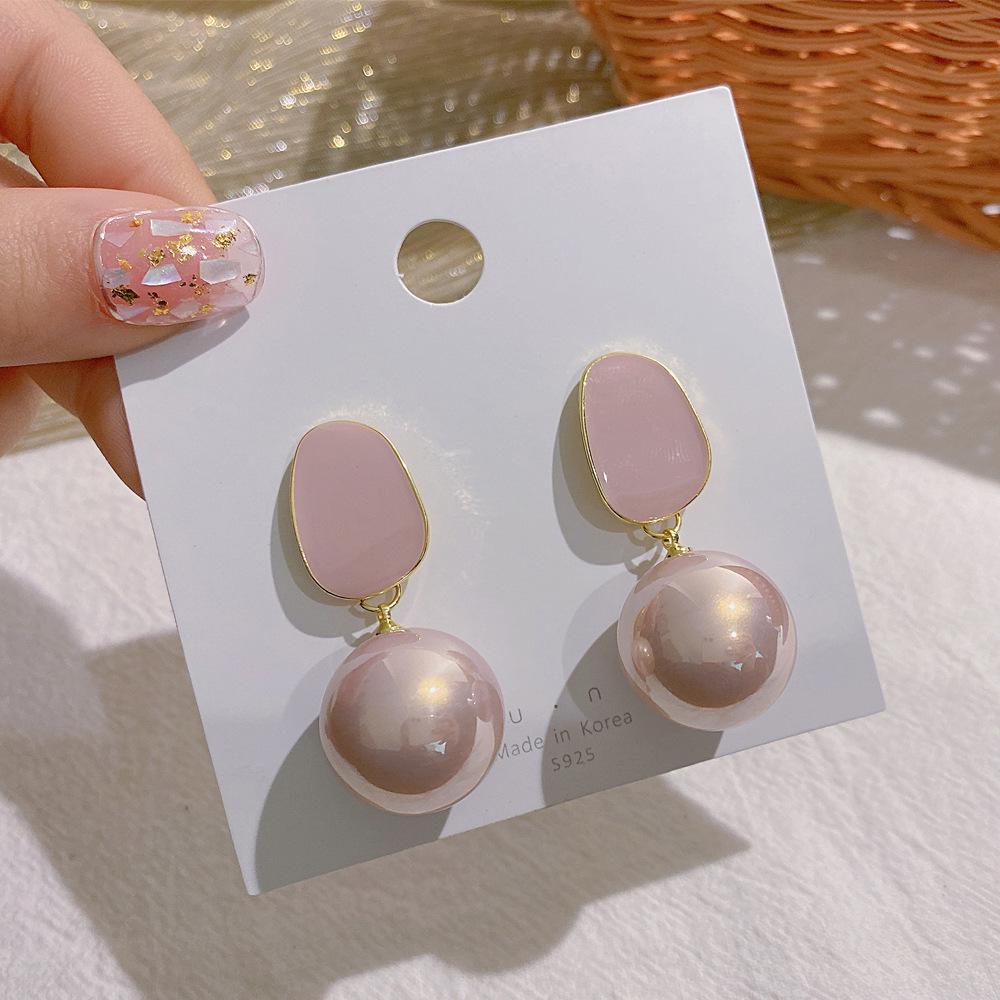 Boucles d'oreilles tendance haut de gamme en argent, cristal et perle 2023: Déclaration Exquise, Luxe Léger pour Femmes