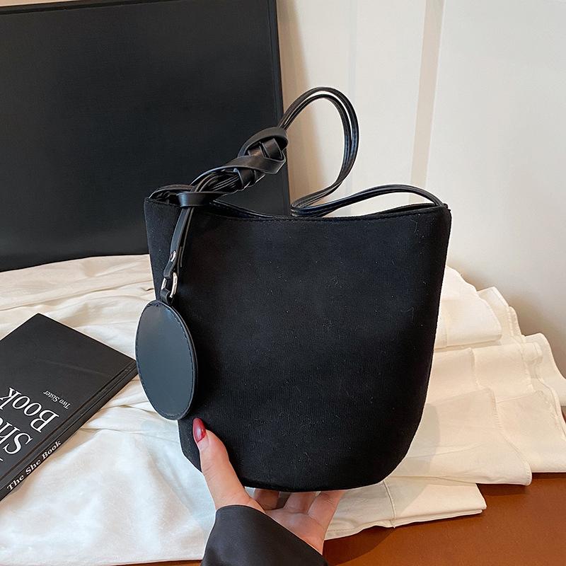 

Yogodlns Однотонные женские замшевые сумки-ведра через плечо, большая вместимость, универсальные женские сумки-тоут под мышкой, повседневные женские сумки для телефона, кошелек 22x17x19cm чёрный