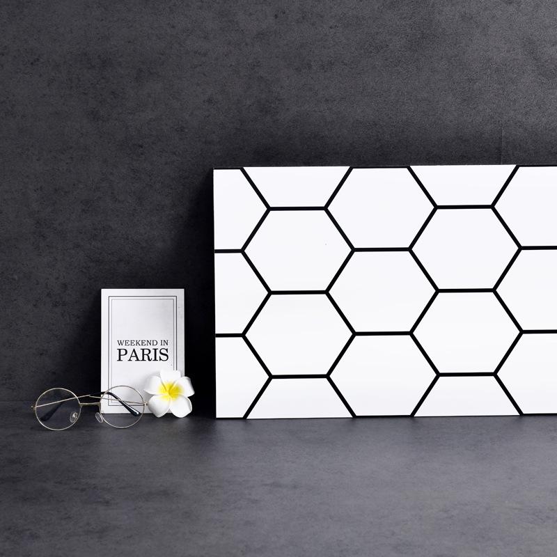 Samolepka na zeď v severském stylu s černobílou mřížkou pro výzdobu prodejny s mléčným čajem a občerstvením.