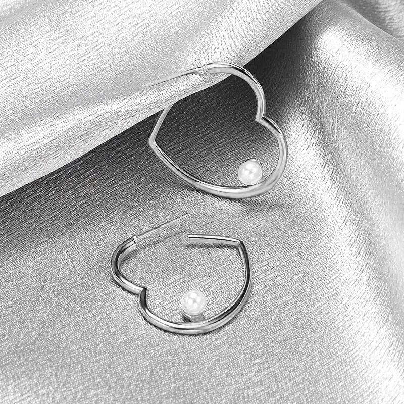 

2026 Trendy Pearl Heart Earrings for Women Fashionable Accessory Simple Design Versatile Love Zircon