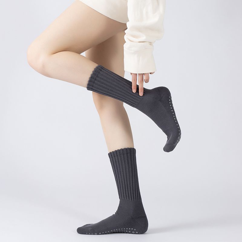 

American Retro Knee Socks Yoga Socks Non Slip Professional Female Extra Thick Fluffy Loop Fall and Winter Heattech Pilates Fitness Athletic Socks Dark gray