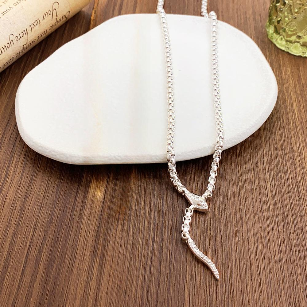 

Европейский и американский дизайн, преувеличенная личность, ожерелье в форме змеи для женской моды, для поездок на работу, универсальная, с ощущением высокого класса, цепочка для ключицы