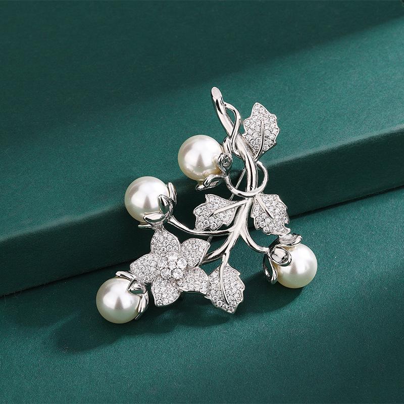 Pearl Brooch Women's Wedding Dress Fixed Accessories Brooch Temperament Rhinestone Pearl Baroque Butterfly Brooch Pin