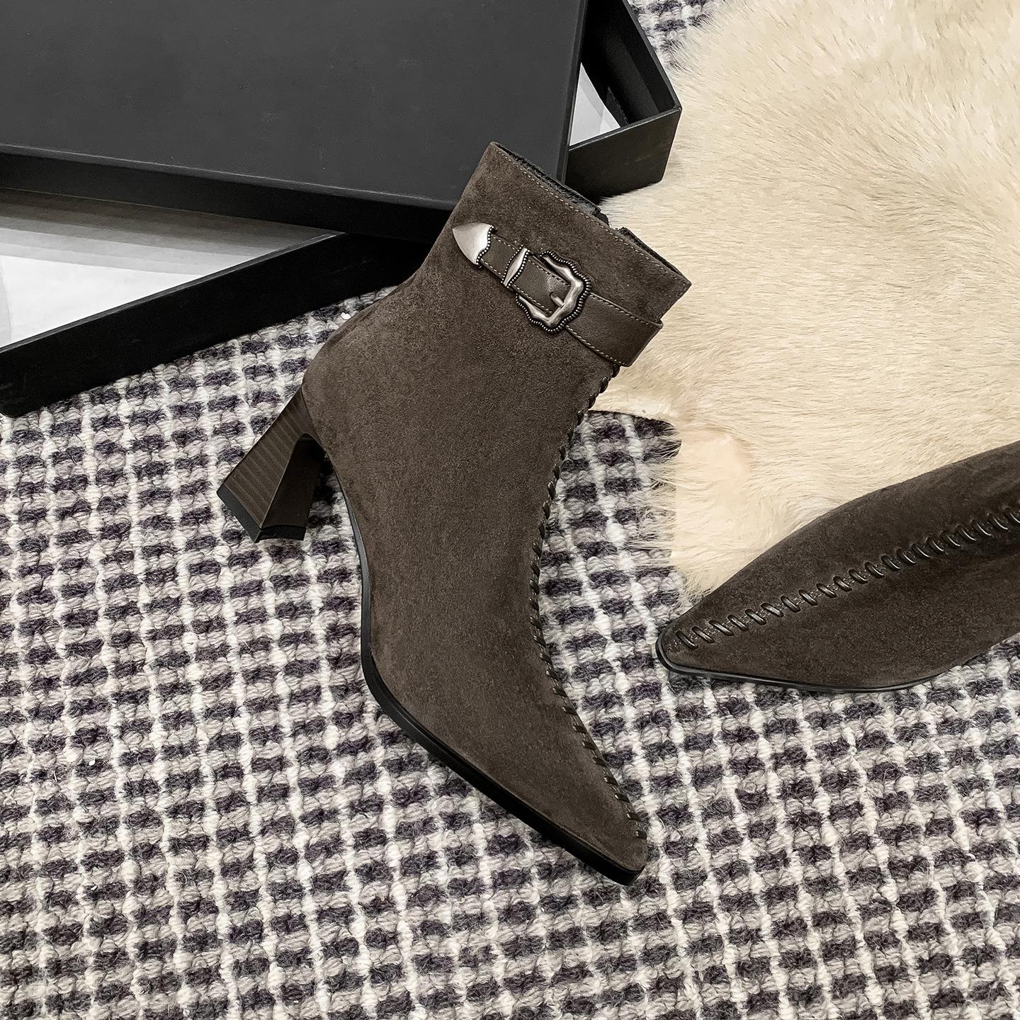 

7СМ коричневые модные универсальные темпераментные короткие ботинки 2025 осень и зима новые острый носок толстый каблук боковая молния модные ботинки женские ботинки 40