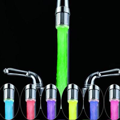 LED Wasserhahn Licht Wasserhahn Düse RGB 7 Farben Ändern Blinkende Temperatur Wasserhahn Belüfter Wasser Sparen Küche Bad Zubehör