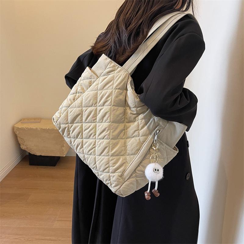 Autumn and Winter New Simple and Large-capacity Women's Messenger Bag, Light Casual Texture Fashion Cotton Clothes, Diamond Tote Bag