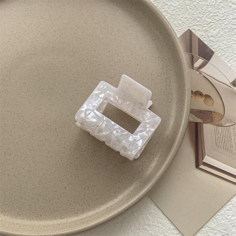 Korean Imitation Acetate High-End Shark Hair Clip - Elegant Hair Accessory for Stylish Looks