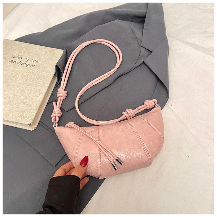 Niche croissant bag women's new popular fashion shoulder underarm bag versatile commuter messenger bag