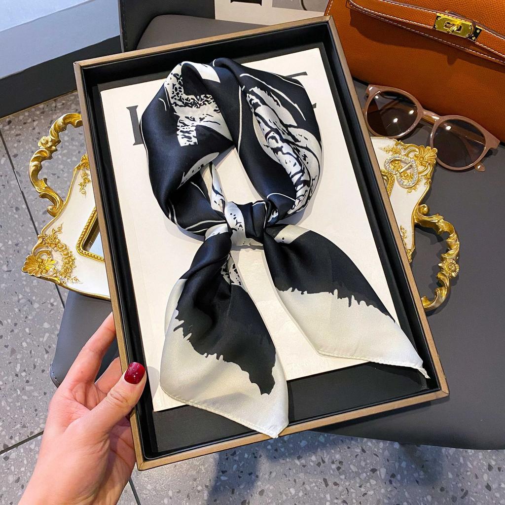 Silk scarf women's neck new scarf with coat 70 small square scarf scarf mother high-end scarf