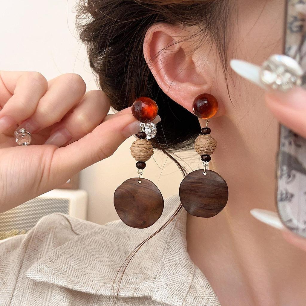 Retro Geometric Wooden Dangle Earrings: Ethnic and Modern Chinese Style for Women, 2025 Autumn/Winter Collection