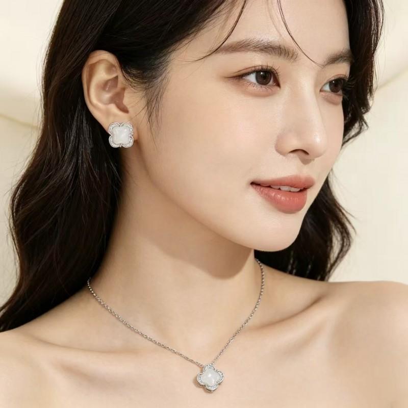 Elegant Four Leaf Clover Cat Eye Stone Earring Necklace Set Women Minimalist Chic Office Wear