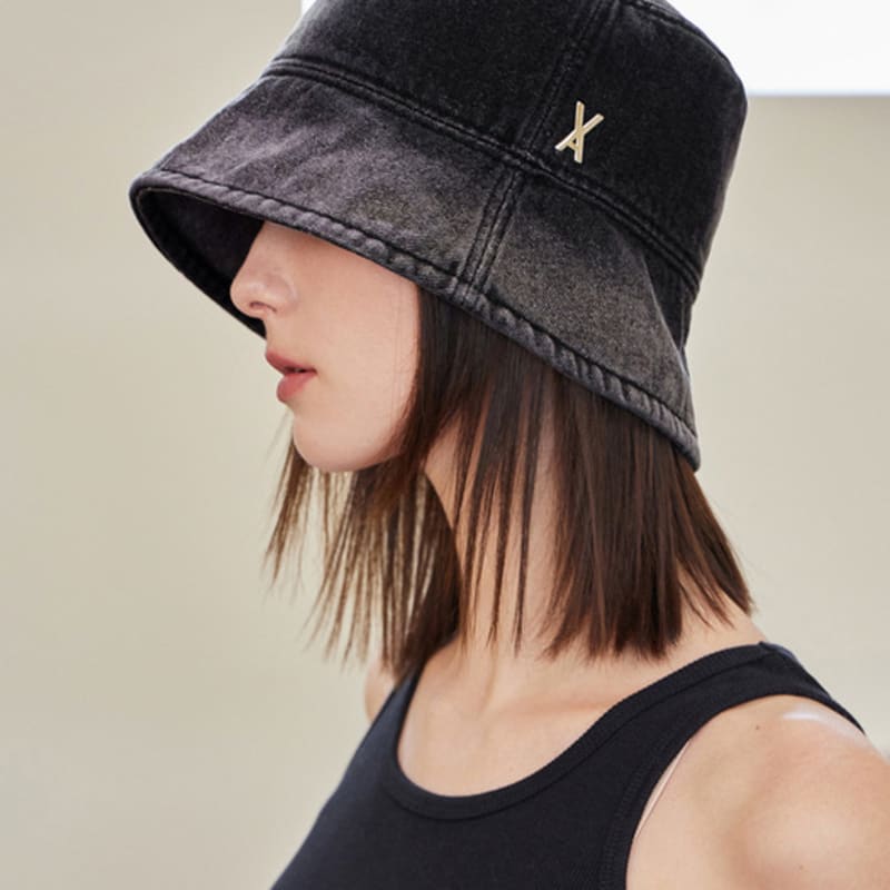 

VARZAR VA Джинсовая панама с шипами и эффектом выцветания черного цвета FREE