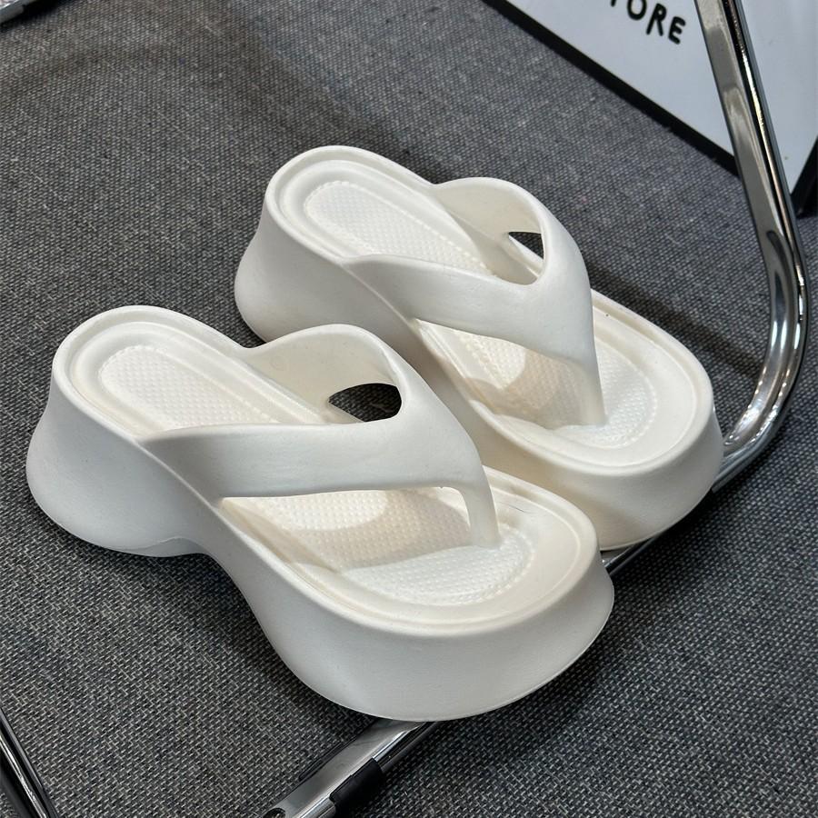 Thick-soled thick-heeled slippers women's summer wear thick-soled shit-stepping feeling new summer flip-flops clip