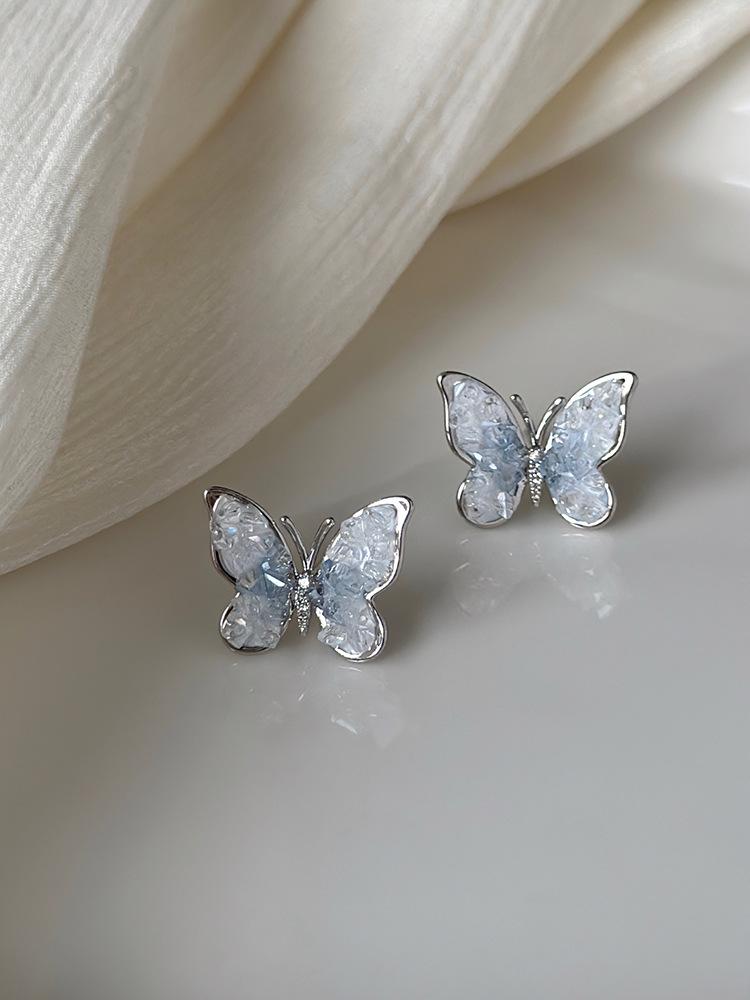 

Постепенно меняющиеся серьги-пусеты из искусственного кристалла в виде голубой бабочки, маленькие свежие летние универсальные серьги, милые серьги с темпераментом легкой роскоши