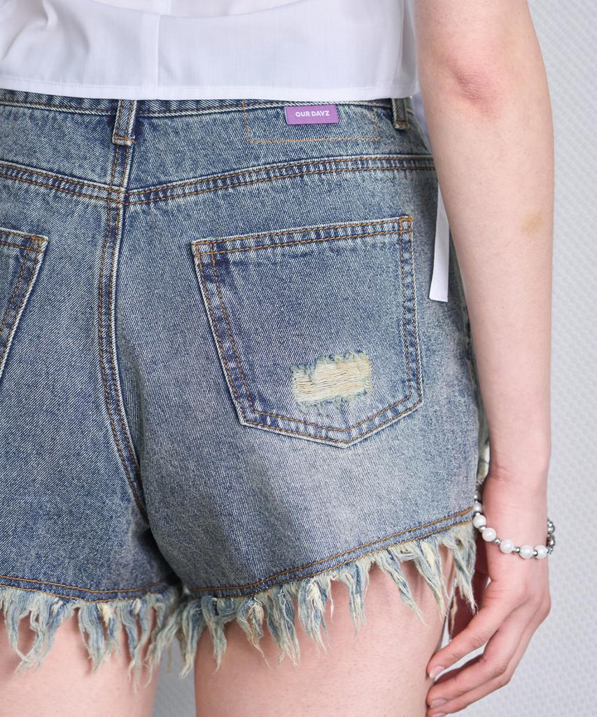 Awodeijeu Cut-Off Vintage Denim Shorts [Vintage Blue]