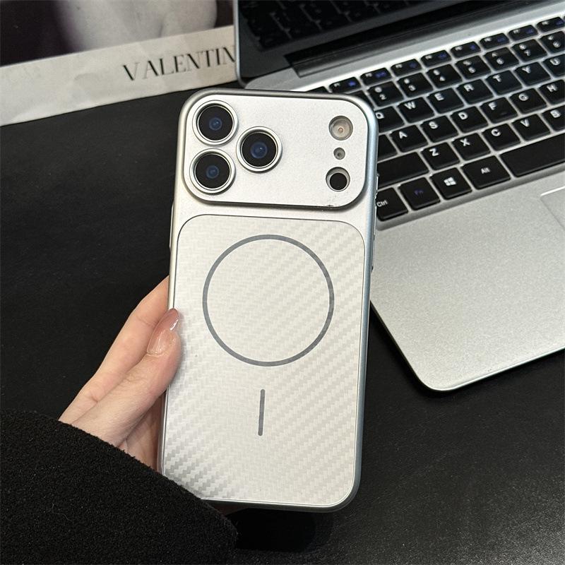 

iPhone 17 Pro Max Magnetic Case with Full Lens Protection and Carbon Fiber Texture iPhone 14 Pro серебряный