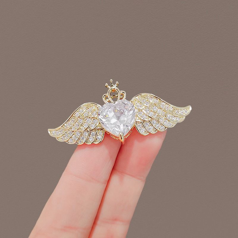 Broche ailes d'ange haut de gamme pour femme, broche délicate, accessoires de cou haut de gamme, strass, costume, pull, corsage